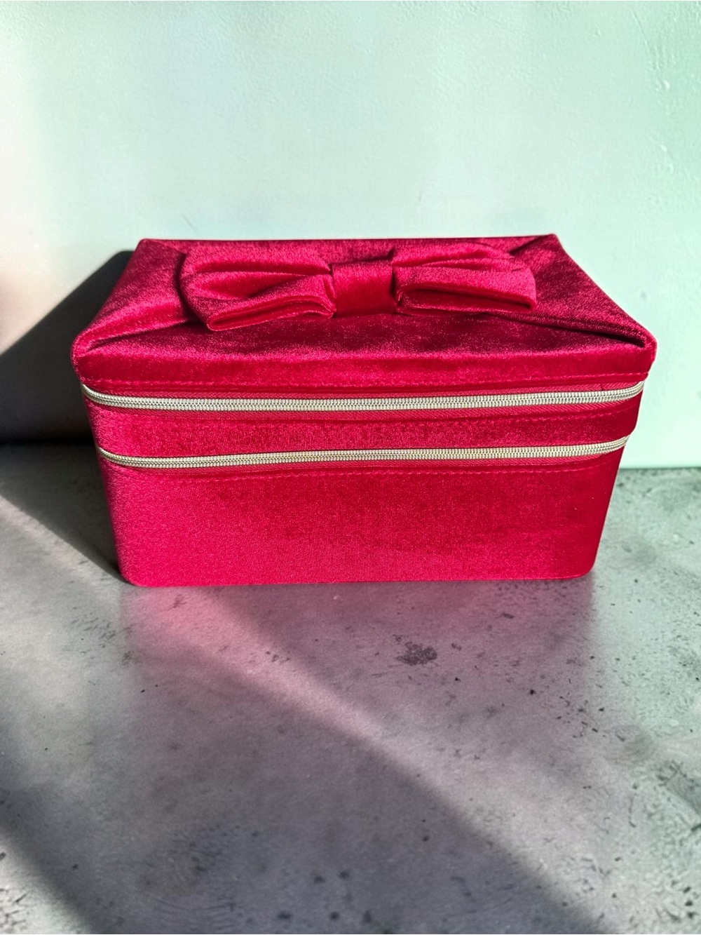 Estee Lauder Velvet Bow Train Case - NIB